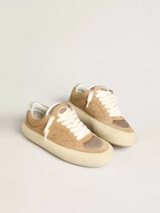 Space-Star Cube para mujer en ante color tabaco con estrella perforada