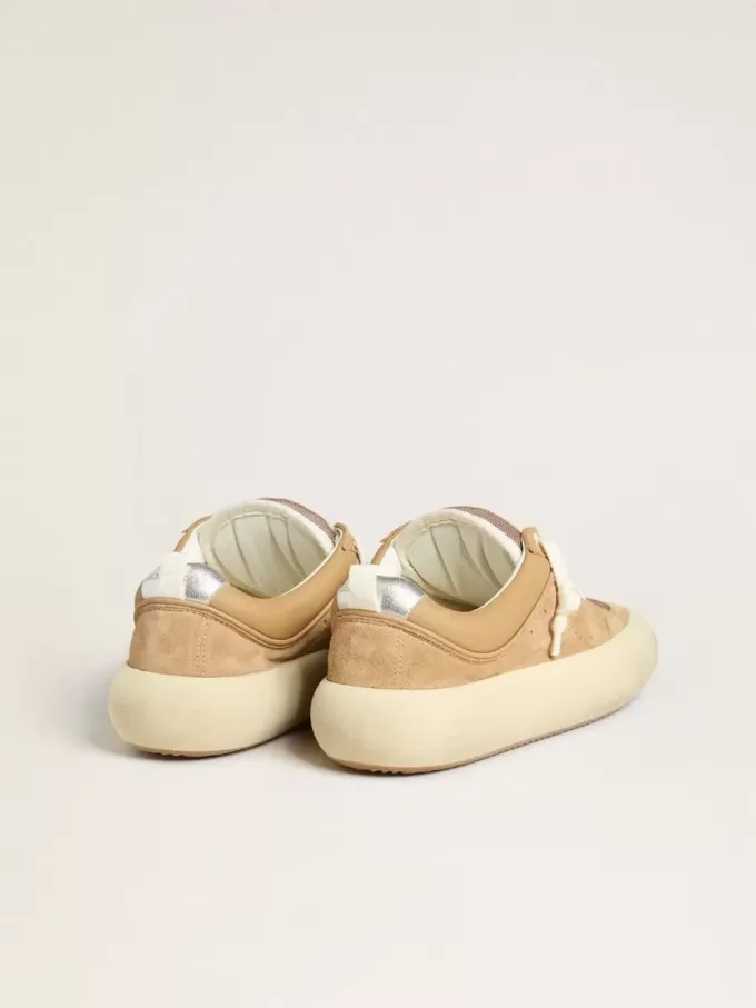 Space-Star Cube para mujer en ante color tabaco con estrella perforada