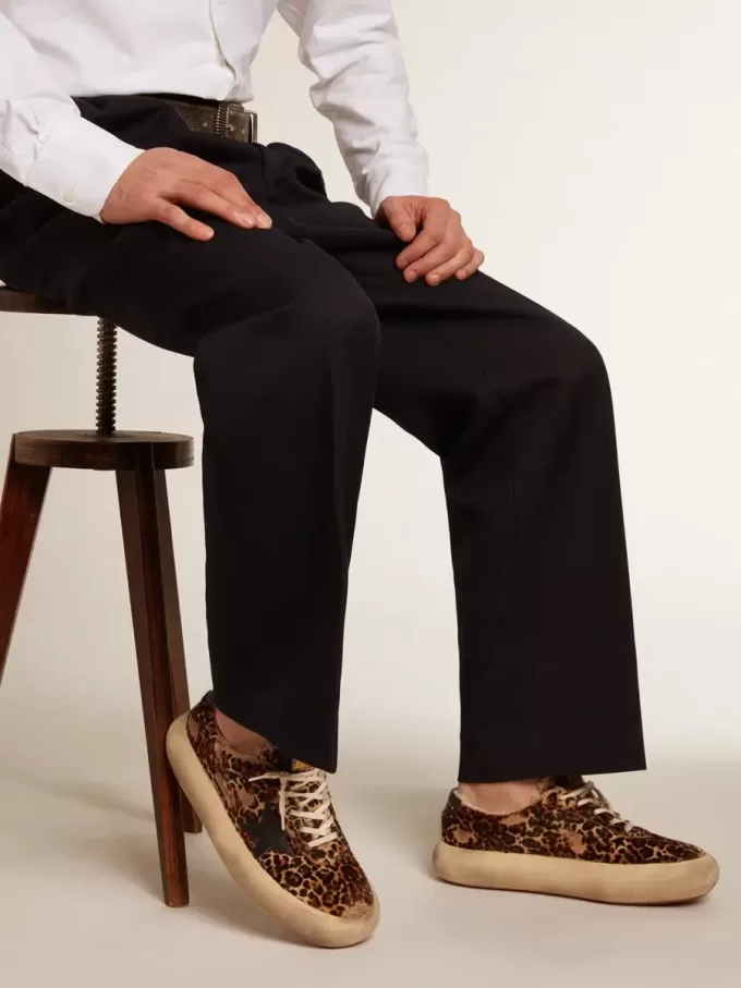 Space-Star para hombre en piel de potro con estampado animal y forro de piel de oveja.