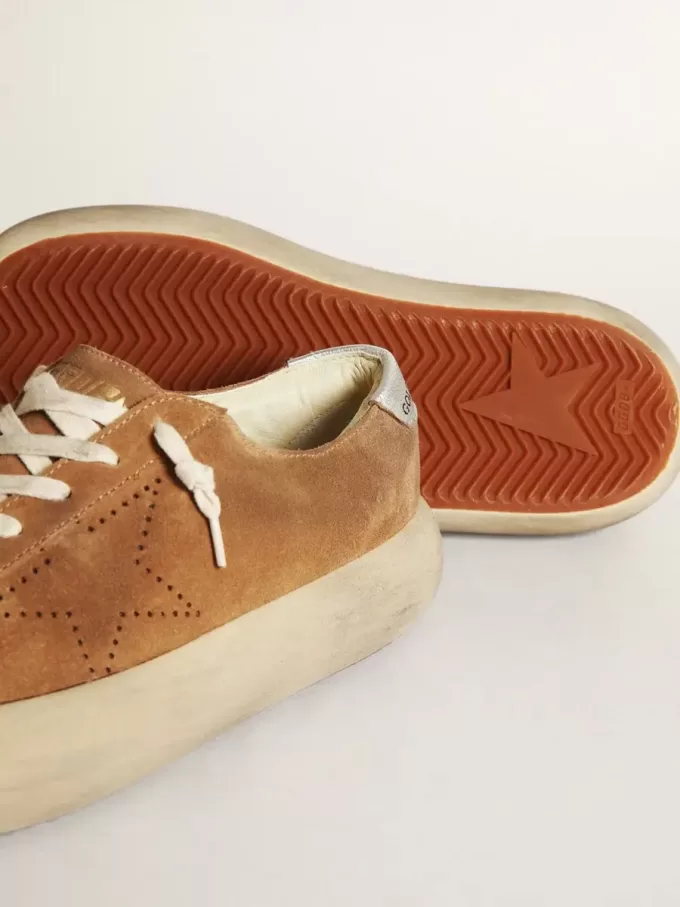 Space-Star para mujer en ante color tabaco con estrella perforada.