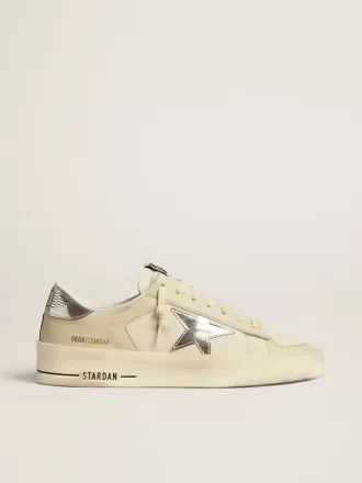 Stardan en napa con estrella plateada con efecto espejo y lengüeta en el talón