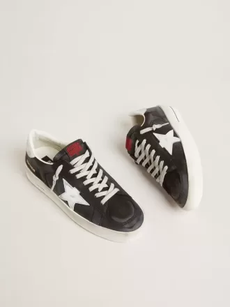 Stardan en nobuk negro y malla con estrella y lengüeta en el talón de cuero gris