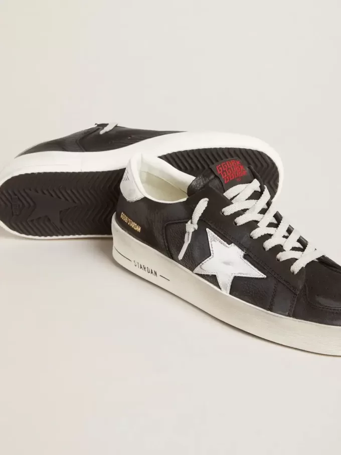 Stardan en nobuk negro y malla con estrella y lengüeta en el talón de cuero gris Stardan en nobuk negro y malla con estrella y lengüeta en el talón de cuero gris