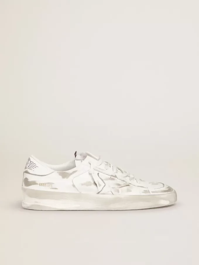 Stardan en piel blanca con estrella y lengüeta en el talón también en piel blanca Stardan en piel blanca con estrella y lengüeta en el talón también en piel blanca