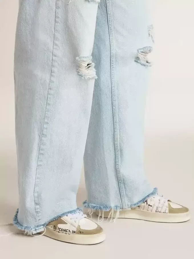 Stardan en piel con letras por toda la superficie y estrella de ante gris hielo Stardan en piel con letras por toda la superficie y estrella de ante gris hielo