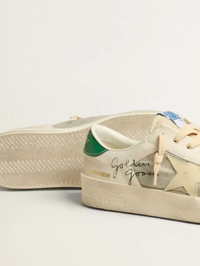 Stardan en piel napa blanca con estrella de piel color crema