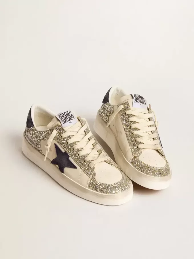 Stardan para mujer en brillo platino con estrella y lengüeta del talón en ante azul oscuro