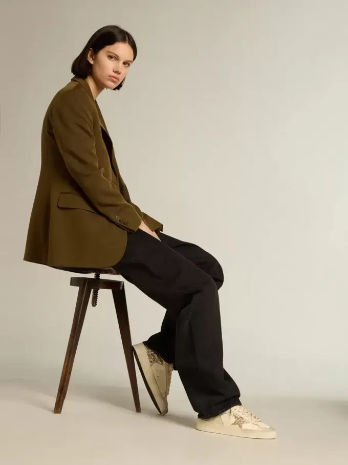 Stardan para mujer en piel napa cruda con estrella dorada brillante y lengüeta en el talón