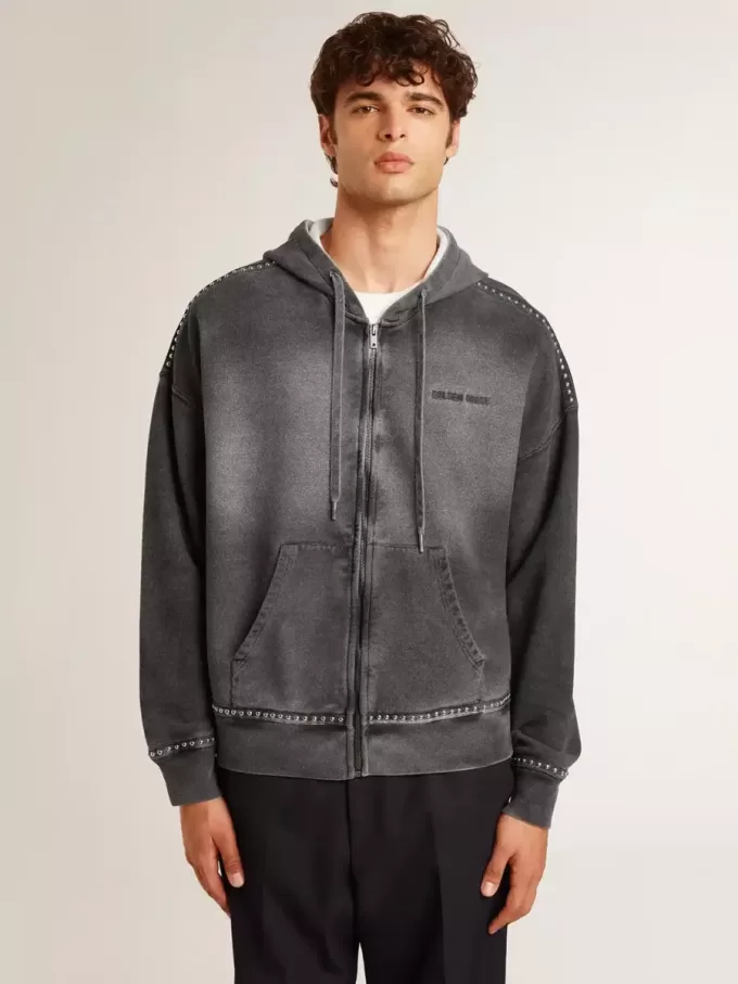 Sudadera antracita con efecto pulverizado y tachuelas