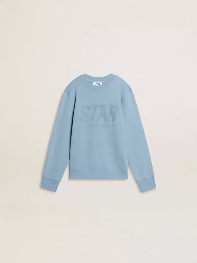 Sudadera azul claro para niño con letras en la parte delantera