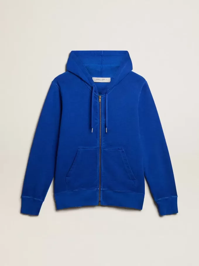 Sudadera con capucha azul para hombre con letras en la espalda.