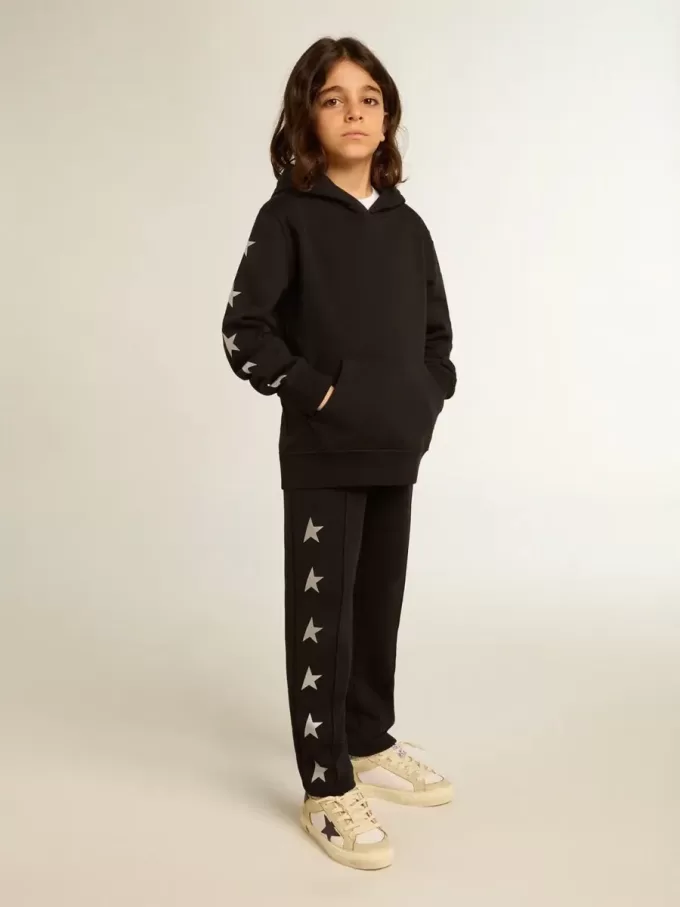 Sudadera con capucha para niño en color negro con estrellas plateadas en contraste Sudadera con capucha para niño en color negro con estrellas plateadas en contraste