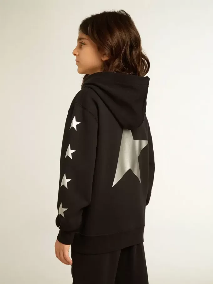 Sudadera con capucha para niño en color negro con estrellas plateadas en contraste Sudadera con capucha para niño en color negro con estrellas plateadas en contraste