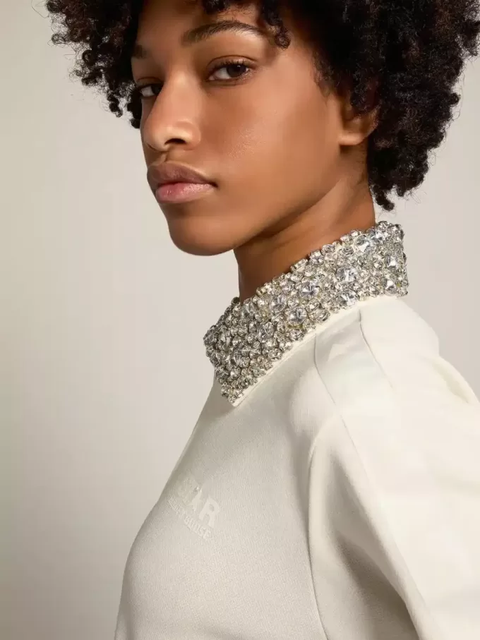 Sudadera con cremallera Denise Star Collection en color blanco papiro con cuello de cristal