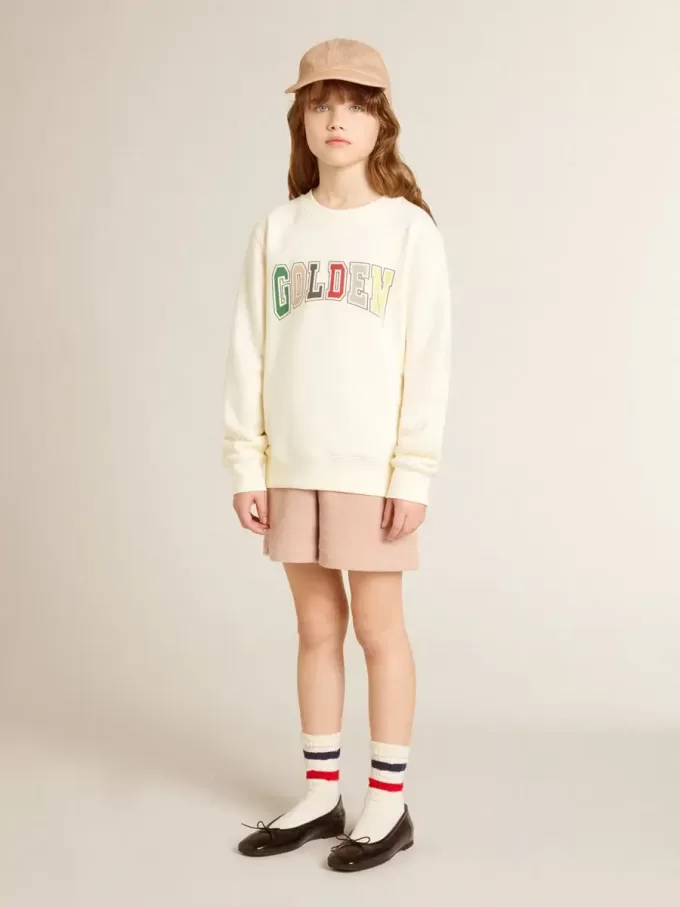 Sudadera en blanco desgastado con letras doradas multicolores en la parte delantera