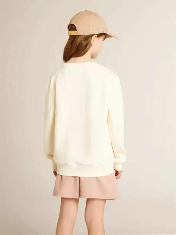 Sudadera en blanco desgastado con letras doradas multicolores en la parte delantera