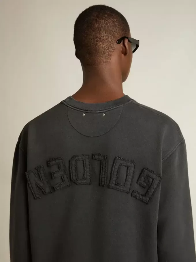 Sudadera en negro lavado con logotipo invertido en la espalda – Jersey Capsule