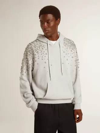 Sudadera gris con capucha y adornos de cristales