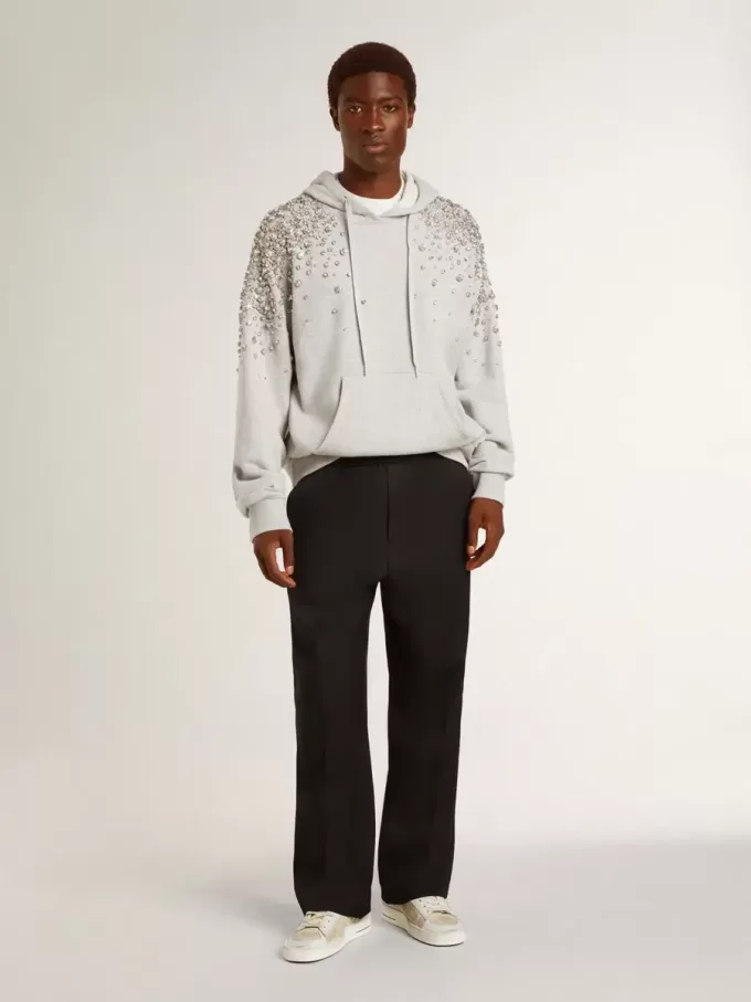 Sudadera gris con capucha y adornos de cristales