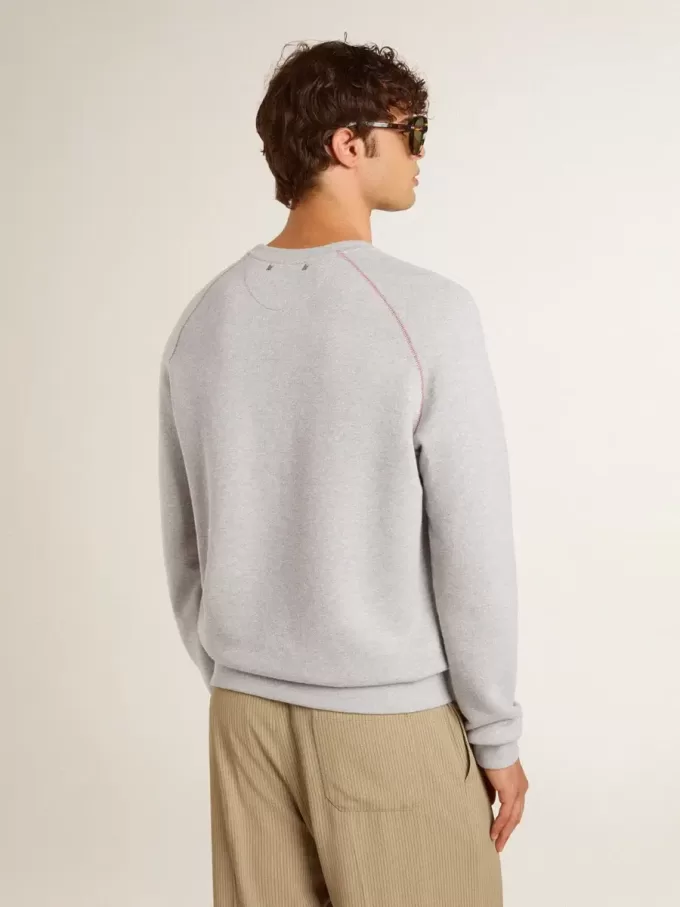 Sudadera gris de cuello redondo para hombre con costuras en contraste Sudadera gris de cuello redondo para hombre con costuras en contraste