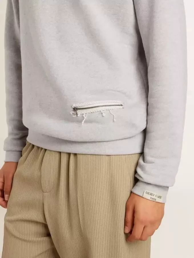 Sudadera gris de cuello redondo para hombre con costuras en contraste Sudadera gris de cuello redondo para hombre con costuras en contraste