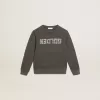 Sudadera gris desgastada con letras de cristal