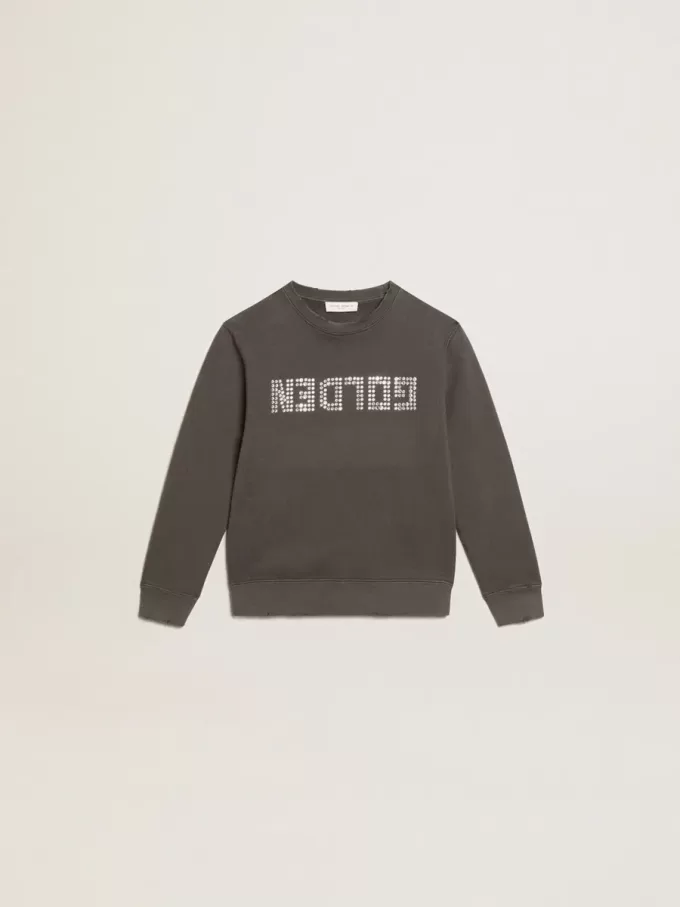 Sudadera gris desgastada con letras de cristal