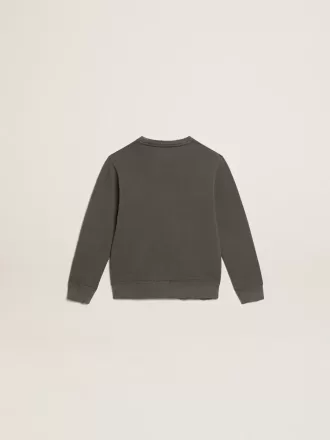 Sudadera gris desgastada con letras de cristal