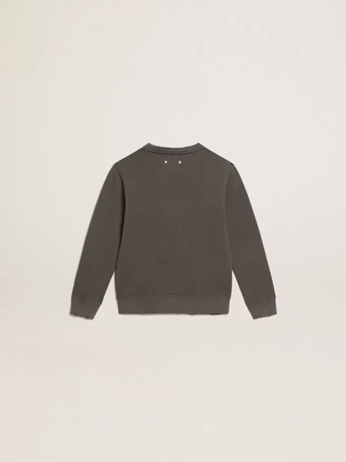 Sudadera gris desgastada con letras de cristal