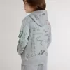 Sudadera gris para niños con letras estampadas multicolores Sudadera gris para niños con letras estampadas multicolores