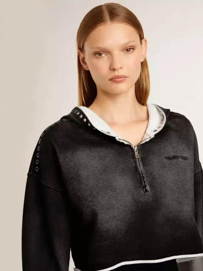 Sudadera gris recortada con efecto desgastado