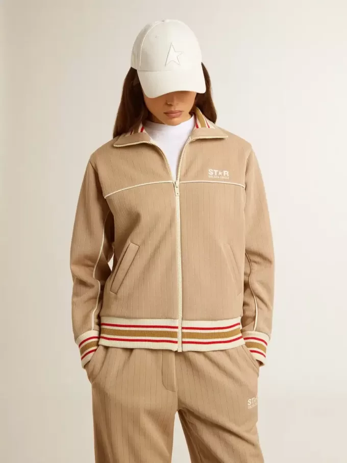 Sudadera ligera beige con cremallera y logotipo blanco para mujer Sudadera ligera beige con cremallera y logotipo blanco para mujer