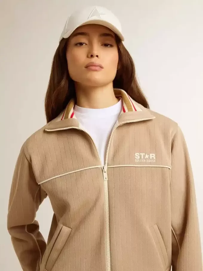 Sudadera ligera beige con cremallera y logotipo blanco para mujer Sudadera ligera beige con cremallera y logotipo blanco para mujer