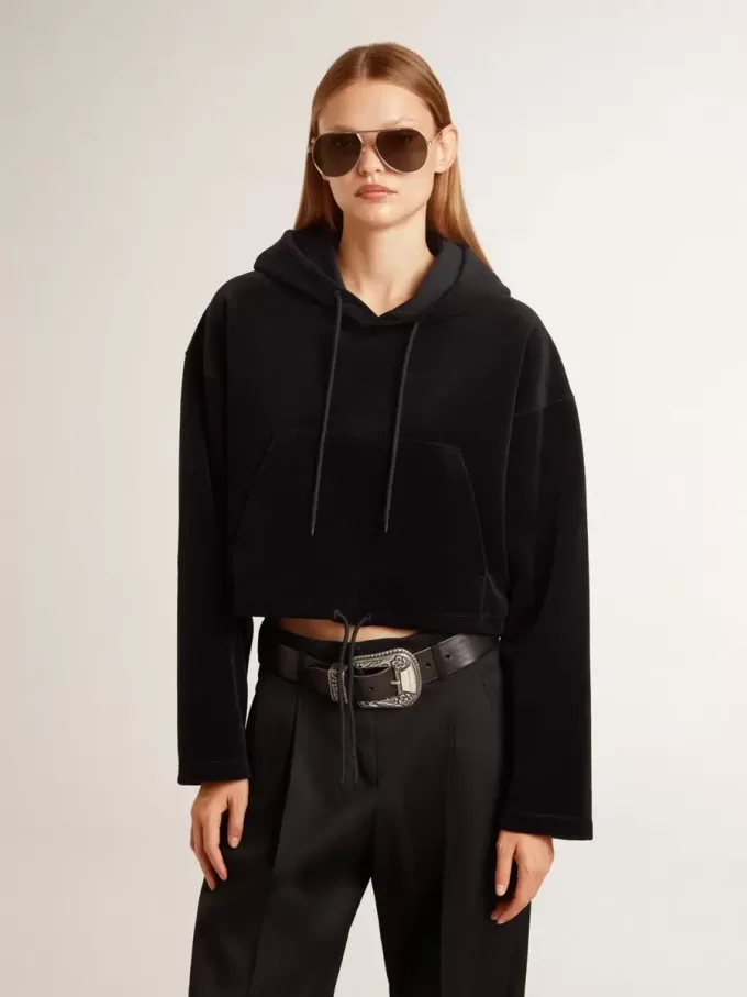 Sudadera negra de chenilla para mujer con bordado en la espalda