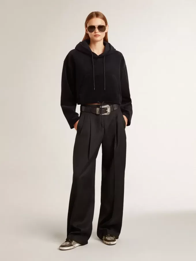 Sudadera negra de chenilla para mujer con bordado en la espalda