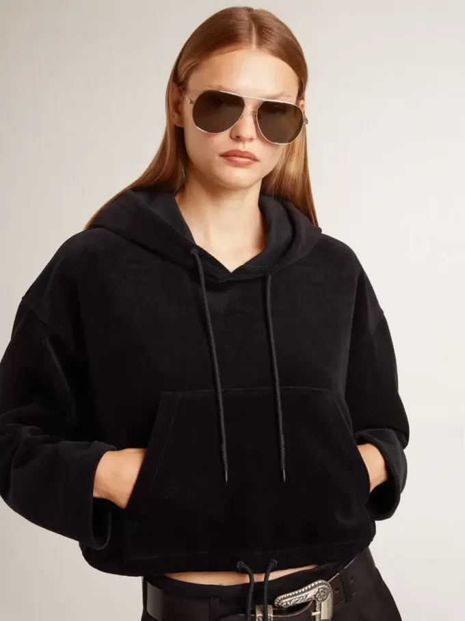 Sudadera negra de chenilla para mujer con bordado en la espalda