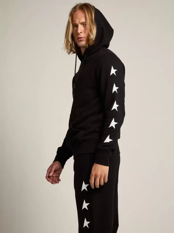 Sudadera negra de la colección Alighiero Star con estrellas blancas en contraste.