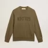 Sudadera verde oliva para hombre con letras doradas Sudadera verde oliva para hombre con letras doradas