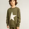 Sudadera verde oscuro para niño con una estrella maxi blanca en la parte delantera Sudadera verde oscuro para niño con una estrella maxi blanca en la parte delantera