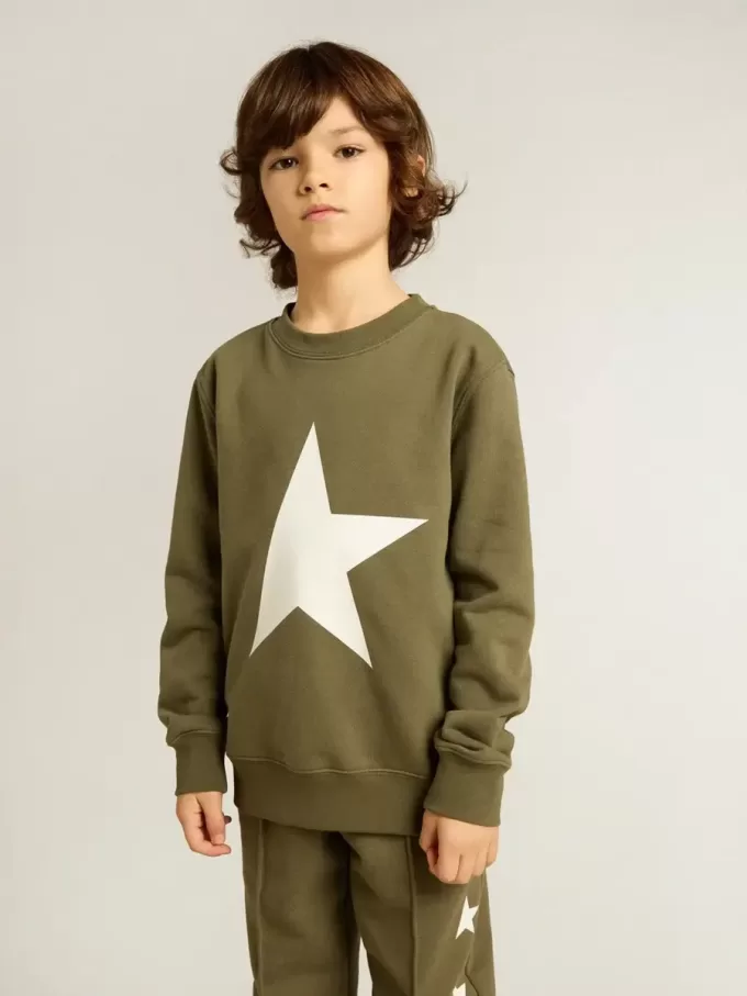 Sudadera verde oscuro para niño con una estrella maxi blanca en la parte delantera Sudadera verde oscuro para niño con una estrella maxi blanca en la parte delantera