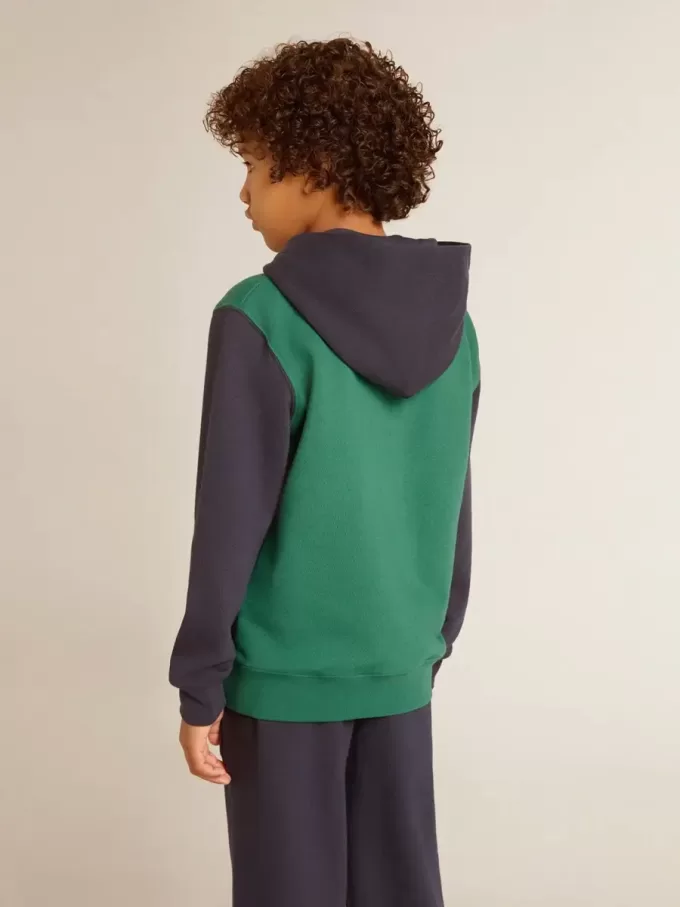 Sudadera verde y azul para niño con capucha y estampado Sudadera verde y azul para niño con capucha y estampado