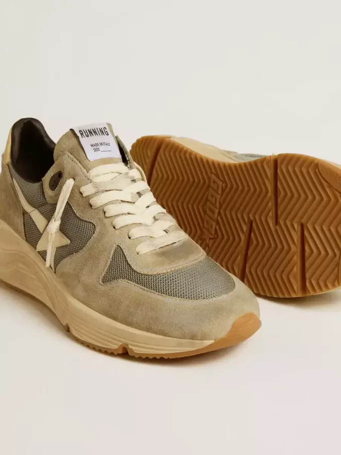 Suela Running en ante gris con estrella blanca y lengüeta blanca en el talón