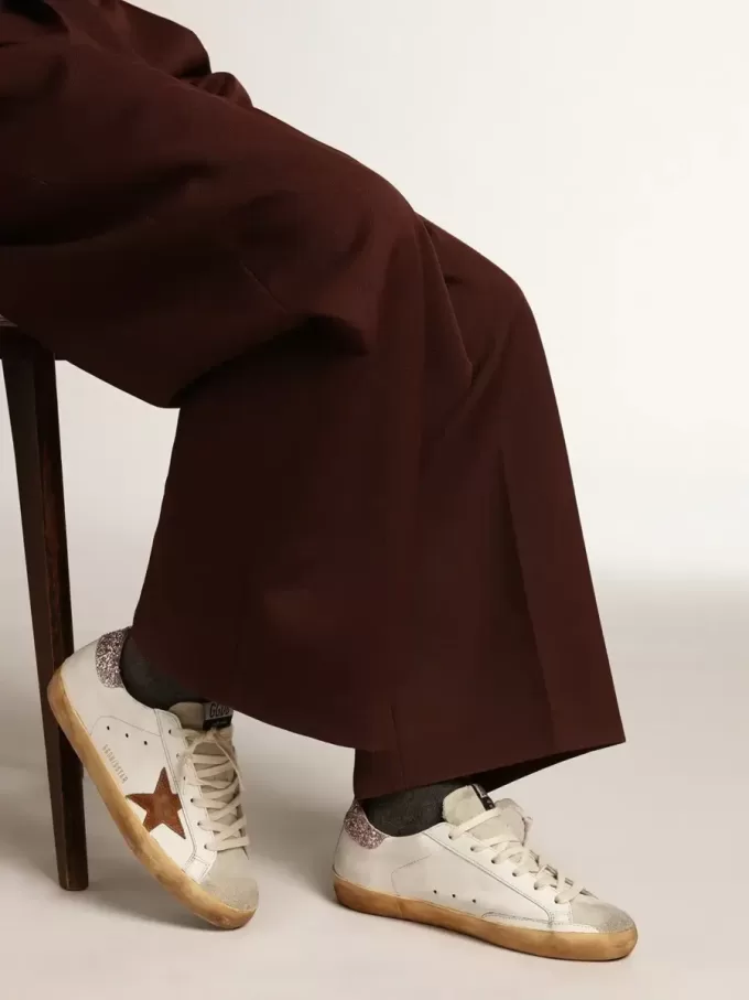 Super-Star con estrella marrón claro y talón con purpurina rosa