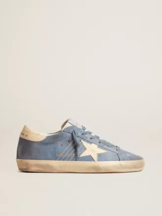 Super-Star en ante azul claro con estrella y lengüeta en el talón de cuero beige
