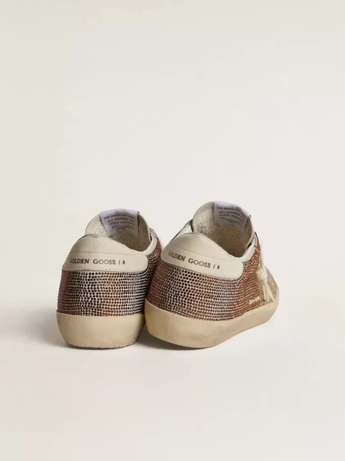 Super-Star en ante beige y cristales multicolores con estrella y lengüeta del talón en piel color crema