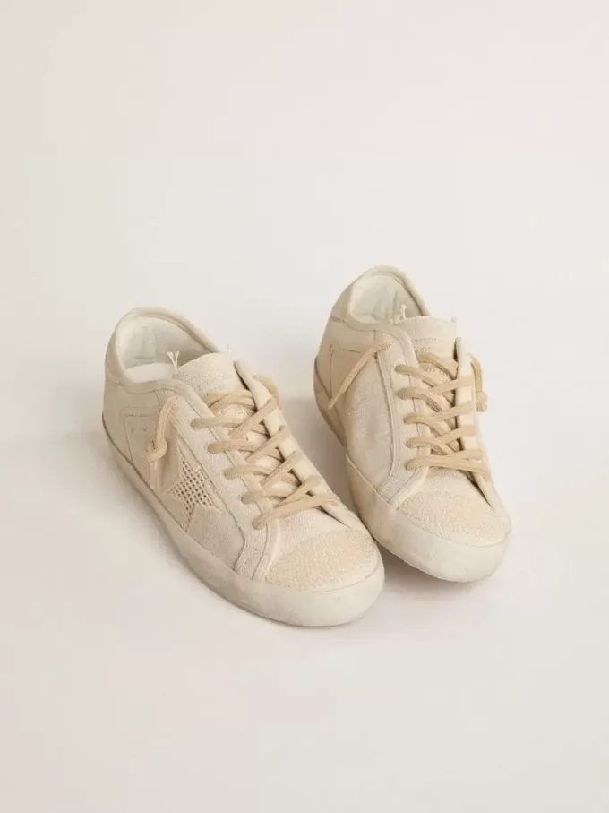 Super-Star en lona color perla con estrella en efecto malla tono sobre tono Super-Star en lona color perla con estrella en efecto malla tono sobre tono