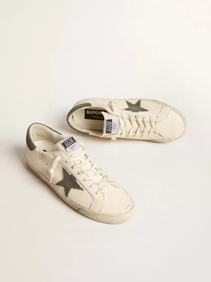 Super-Star en napa con estrella y lengüeta del talón en ante gris