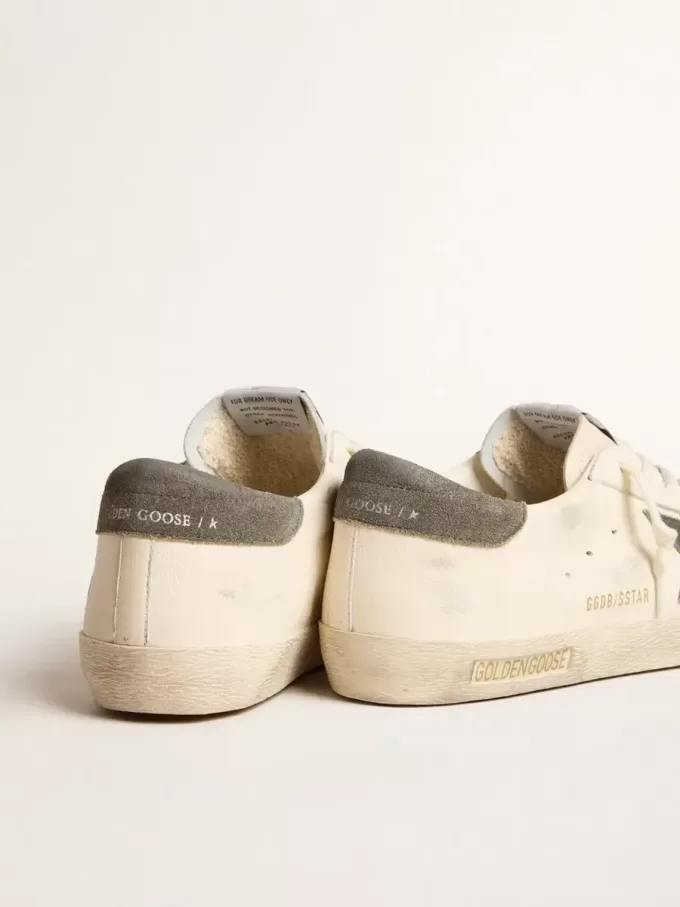 Super-Star en napa con estrella y lengüeta del talón en ante gris