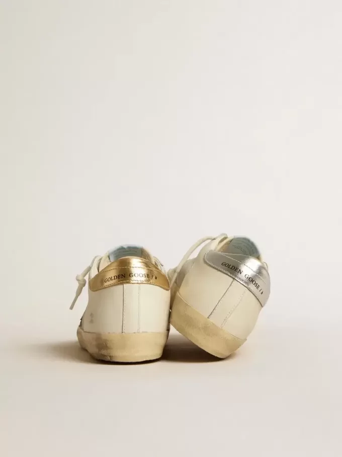 Super-Star en piel y ante blancos con estrella de piel plateada y dorada Super-Star en piel y ante blancos con estrella de piel plateada y dorada