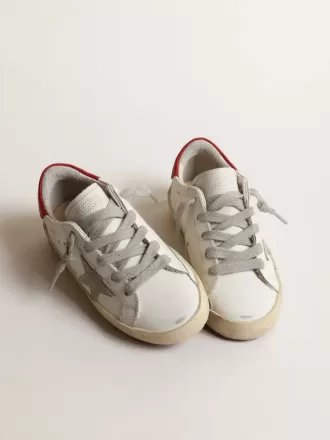 Super-Star Junior con estrella de ante y lengüeta de cuero rojo en el talón